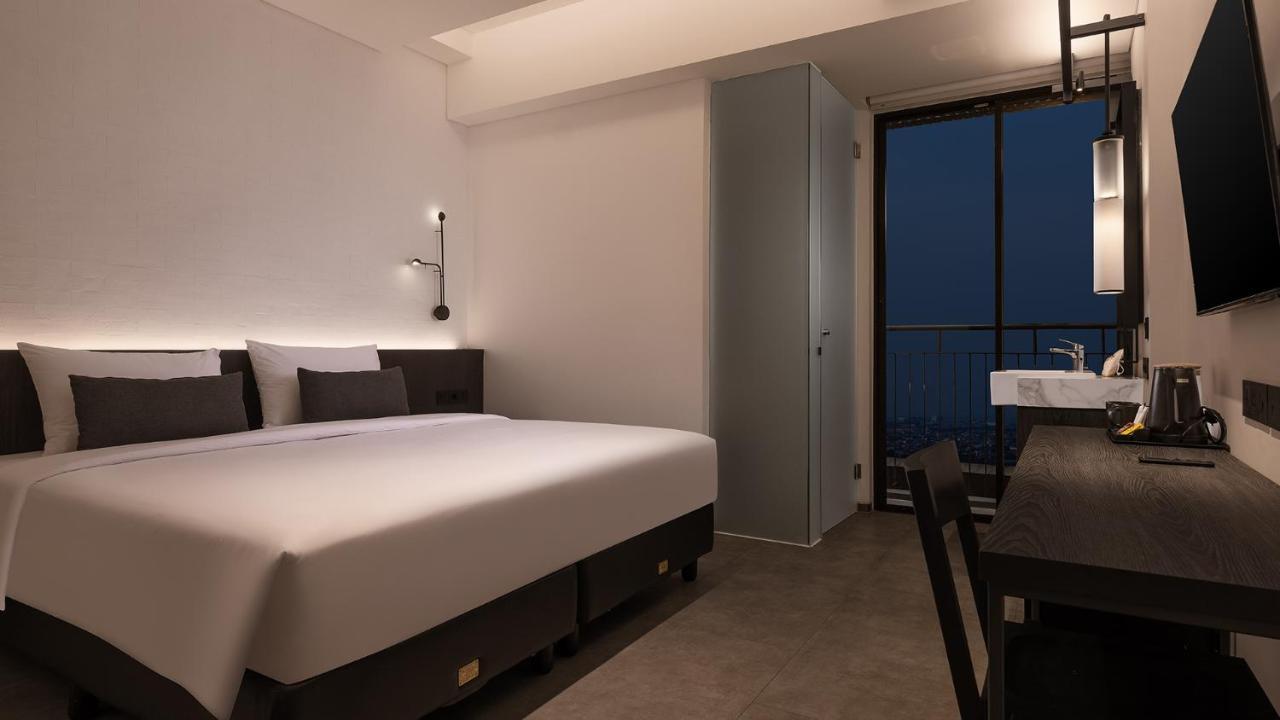 Rez Hotel Semarang Kültér fotó
