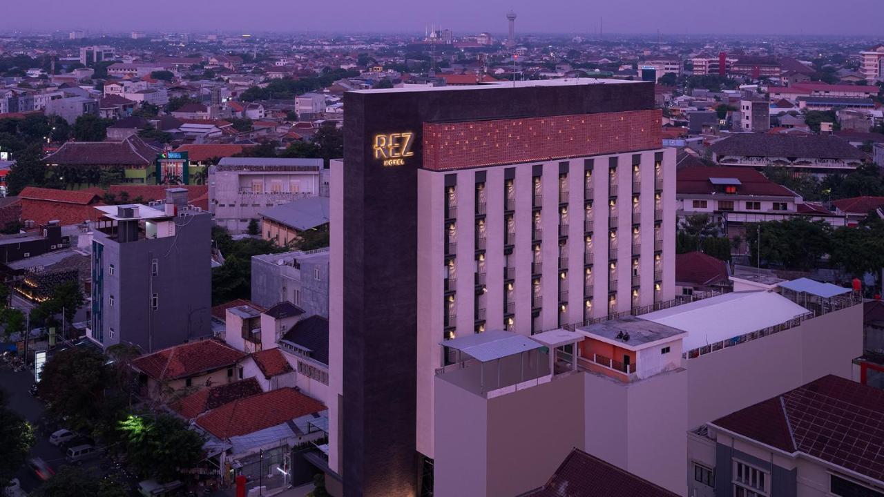 Rez Hotel Semarang Kültér fotó